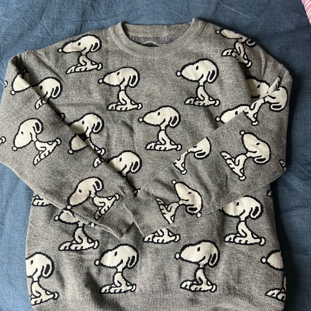 Snoopy sweater size M